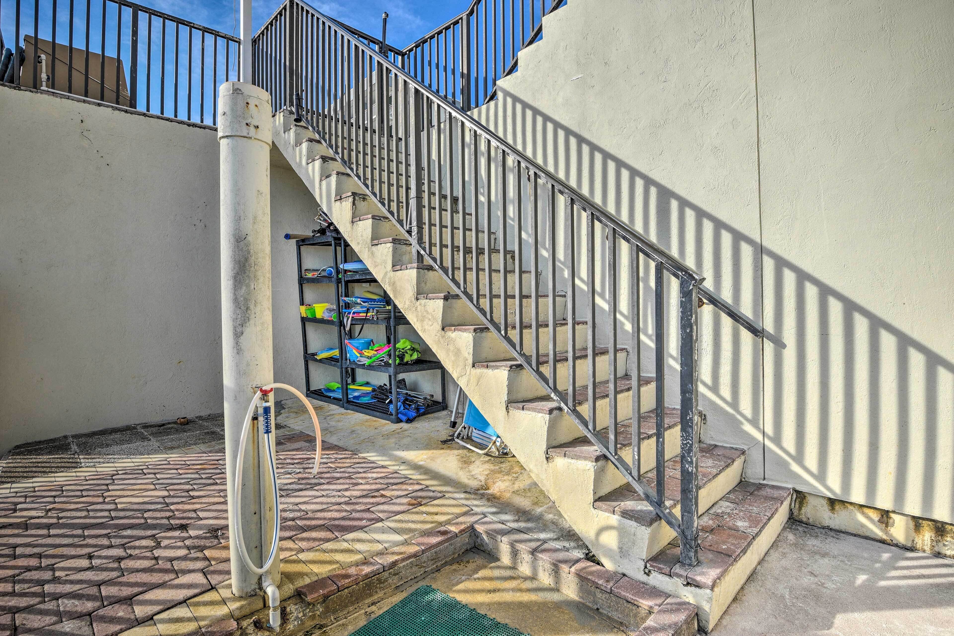 A staircase with metal railings leading to a landing.