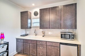 Apartment (0 Bedroom) | Interior - Central & Cozy Houston Studio - Pets Welcome! (Houston)