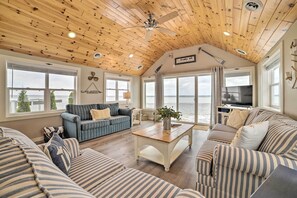 Cottage (2 Bedrooms) | Front of property - Charming Modern Cottage on Houghton Lake! (Prudenville)