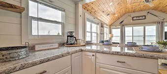 Charming Modern Cottage on Houghton Lake!