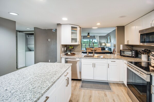 Apartment (2 Bedrooms) | Interior - Stylish Fort Myers Condo ~ 2 Mi to Beaches! (Fort Myers)