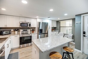Apartment (2 Bedrooms) | Interior - Stylish Fort Myers Condo ~ 2 Mi to Beaches! (Fort Myers)