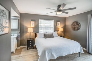 Apartment (2 Bedrooms) | Interior - Stylish Fort Myers Condo ~ 2 Mi to Beaches! (Fort Myers)