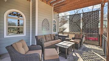 House (4 Bedrooms) | Front of property