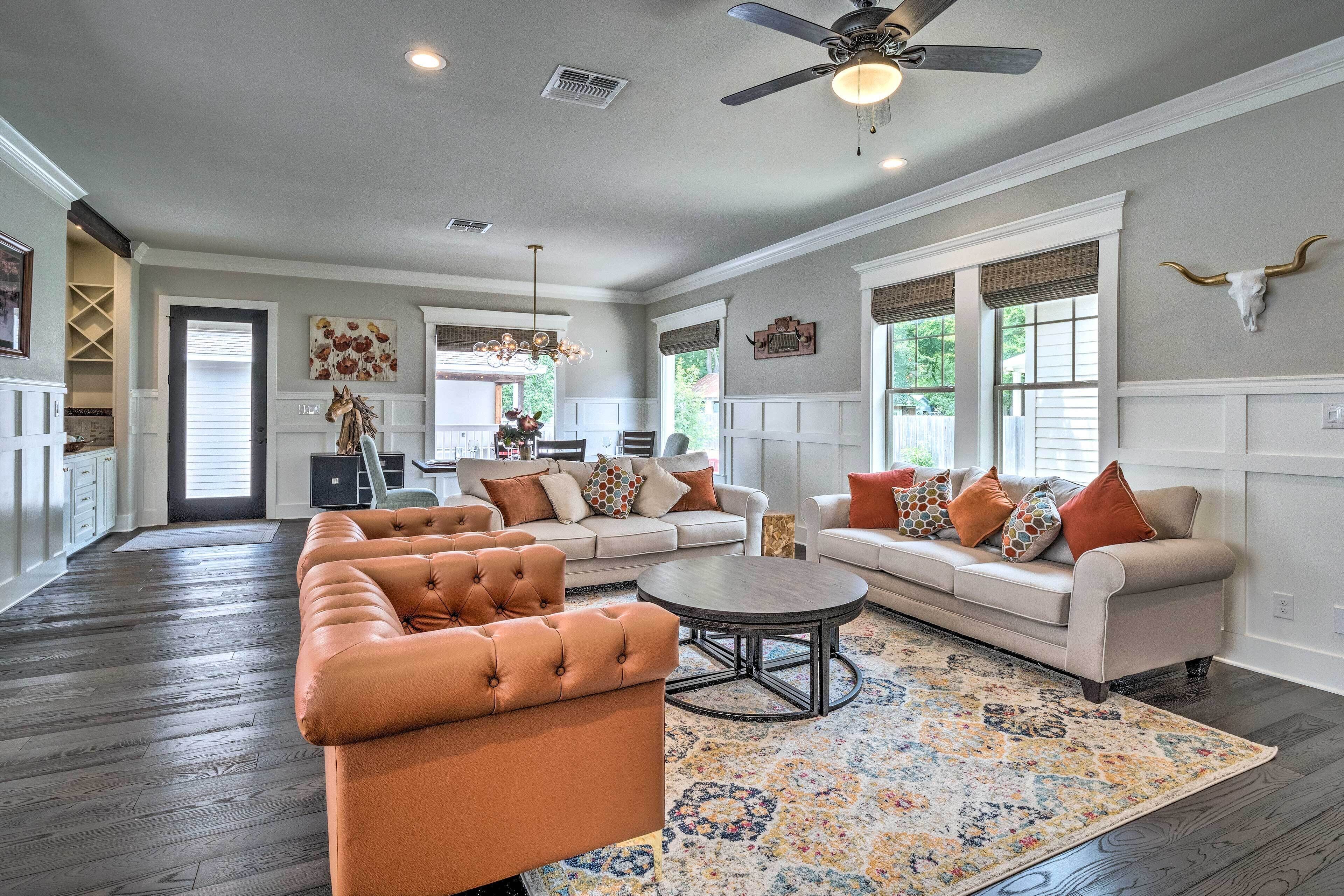 Stunning Farmhouse in Historic Downtown Bastrop!