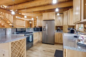 Interior - 5 Acres of Scenic Beauty! Large Fairplay Log Home (Fairplay)