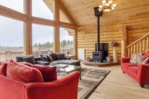Interior - 5 Acres of Scenic Beauty! Large Fairplay Log Home (Fairplay)
