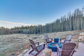 Interior - 5 Acres of Scenic Beauty! Large Fairplay Log Home (Fairplay)
