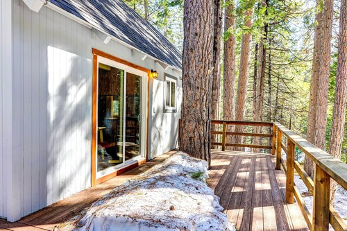 California Cabin Rental - Hike, Ski, Boat!