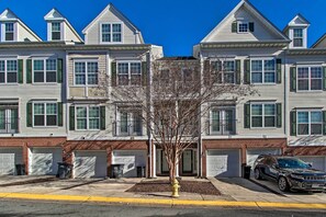 Apartment (2 Bedrooms) | Interior - 24 Mi to Washington DC: Woodbridge Condo (Woodbridge)