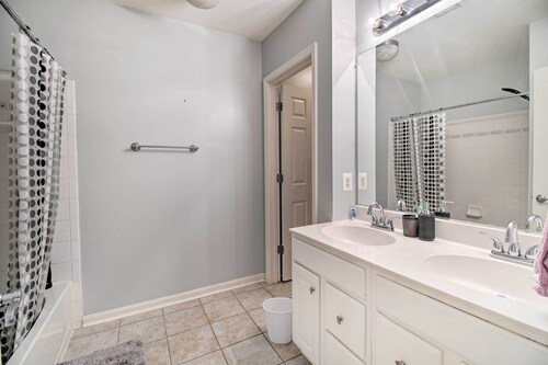 24 Mi to Washington DC: Woodbridge Condo