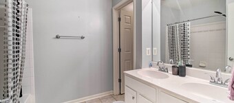 24 Mi to Washington DC: Woodbridge Condo