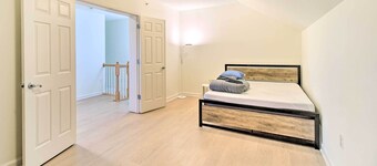 24 Mi to Washington DC: Woodbridge Condo