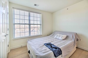 Apartment (2 Bedrooms) | Interior - 24 Mi to Washington DC: Woodbridge Condo (Woodbridge)