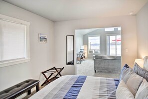 House (0 Bedroom) | Interior - Manette Waterfront: Kayak the Bay & Walk to Town! (Bremerton)