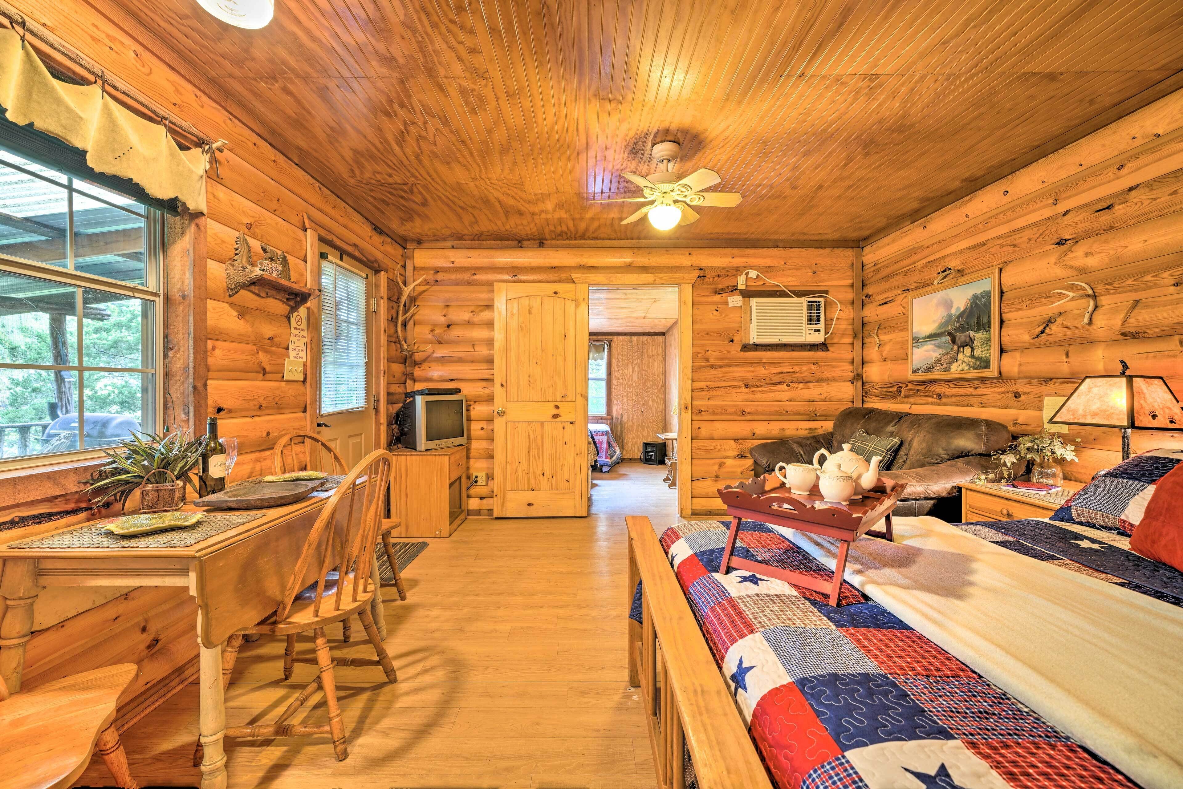 Cozy Davis Cabin w/ Deck - Nestled by Honey Creek!