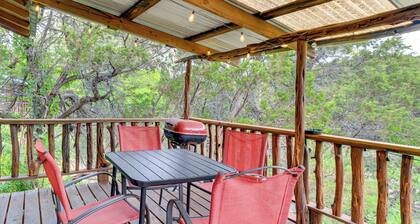 Cedar Falls Cabin: Nestled by Honey Creek