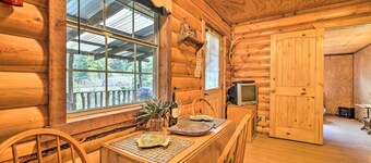 'cedar Falls Cabin 4': Nestled by Honey Creek