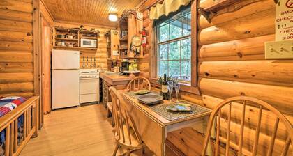 'cedar Falls Cabin 4': Nestled by Honey Creek