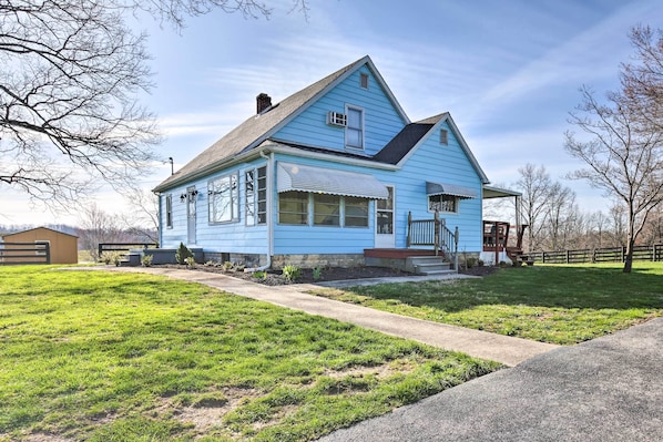 House (2 Bedrooms) | Interior - Charming East Bernstadt Retreat < 6 Acre Farm! (East Bernstadt)