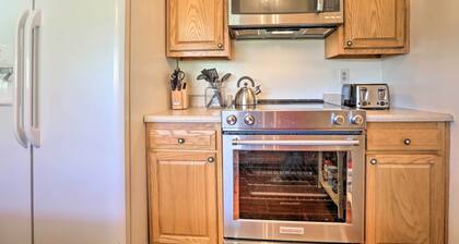 Charming East Bernstadt Retreat < 6 Acre Farm!