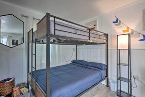 Iron/ironing board, bed sheets - Rockaway Beach Studio ~ 11 Mi to The Strip! (Rockaway Beach)