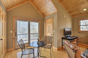 Interior - Cozy Hayesville Couples Getaway w/ Marina Access! (Hayesville)