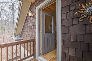 Interior - Cozy Hayesville Couples Getaway w/ Marina Access! (Hayesville)