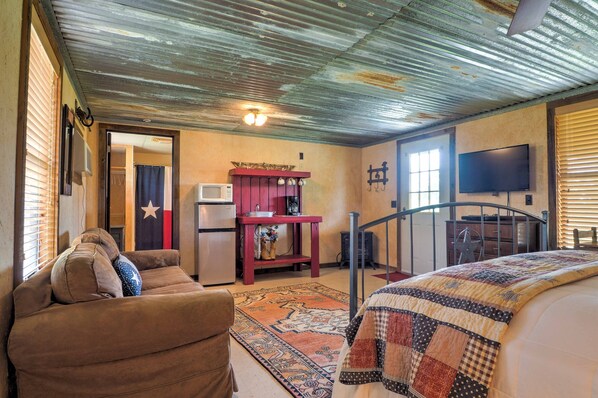 1 bedroom, bed sheets