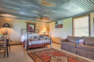 Apartment (1 Bedroom) | 1 bedroom, bed sheets