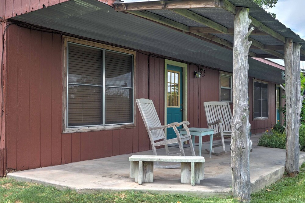 Charming Carmine Studio w/ Pond On 60-acre Farm!