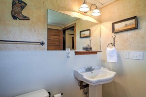 Apartment (1 Bedroom) | Bathroom