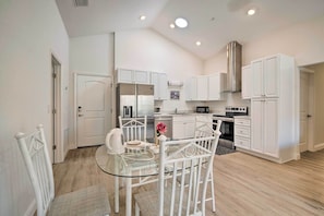 Apartment (2 Bedrooms) | Interior - Sleek Tavares Condo 3 Miles to Downtown (Tavares)