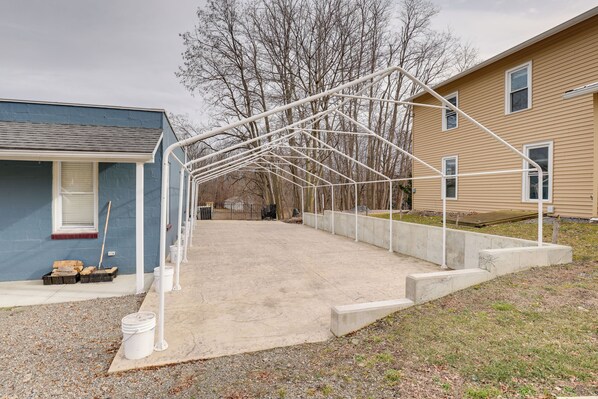 A covered outdoor area with a concrete floor, surrounded by buildings. - Finger Lakes Retreat: 3 Mi to Seneca & Keuka Lake (Himrod)