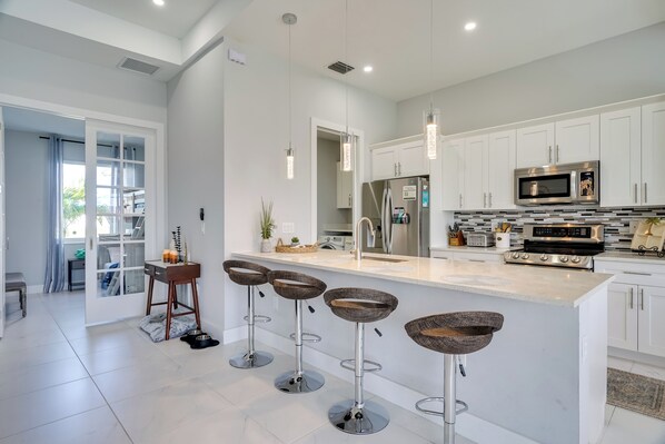 House (4 Bedrooms) | Private kitchen | Microwave, oven, stovetop, dishwasher - Family-friendly Cape Escape: Golf, Swim & Explore! (Cape Coral)