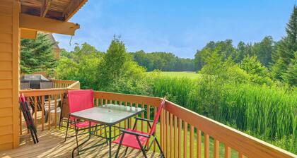 Condo on First Green w/ Deck at Schuss Mountain!