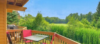 Condo on First Green w/ Deck at Schuss Mountain!