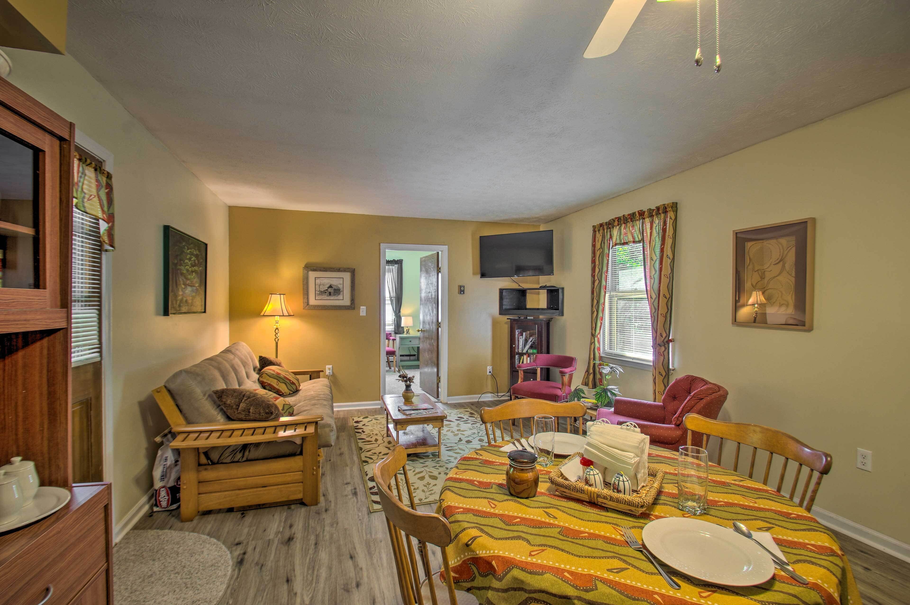 Quaint Hinton Hideaway - Hunt & Fish Nearby!