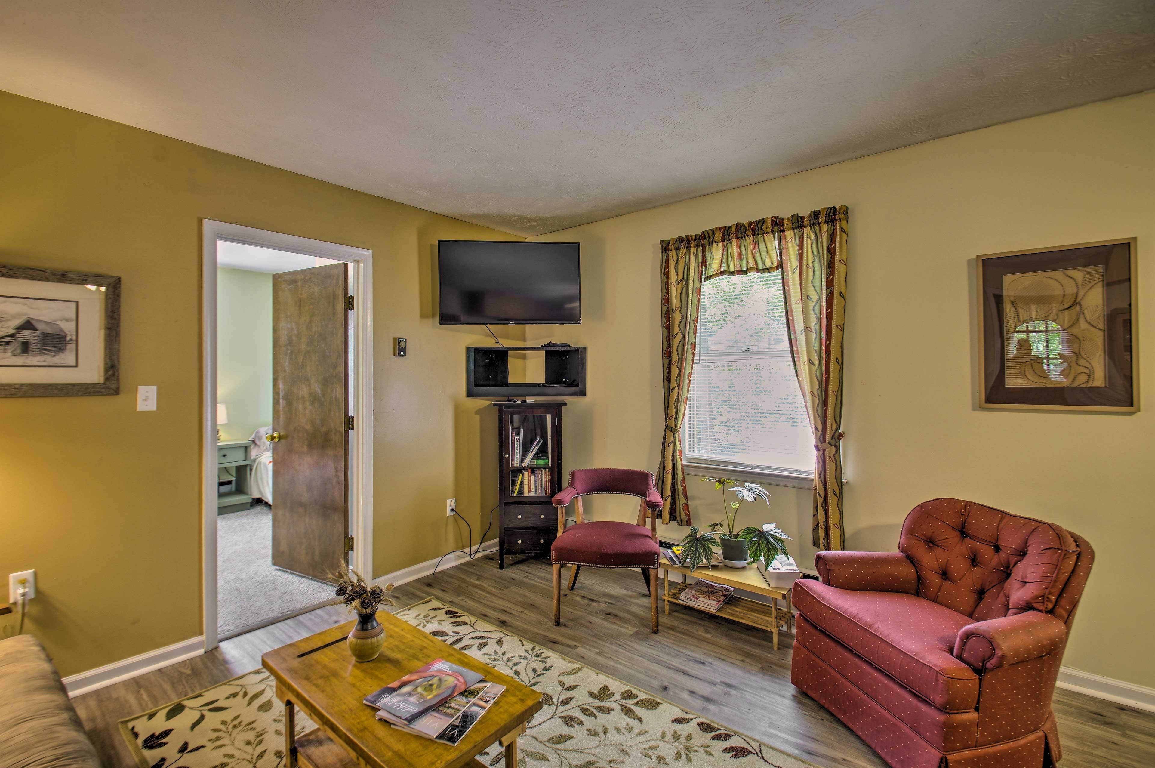 Quaint Hinton Hideaway - Hunt & Fish Nearby!