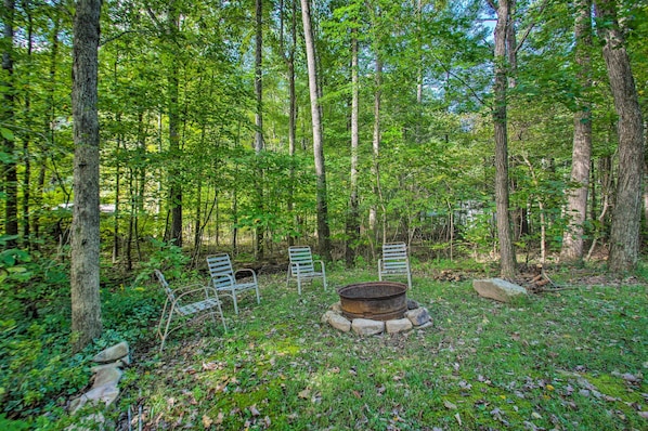 House (2 Bedrooms) | Interior - Quaint Hinton Hideaway - Hunt & Fish Nearby! (Hinton)