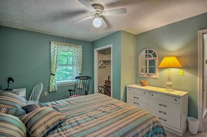 House (2 Bedrooms) | Interior - Quaint Hinton Hideaway - Hunt & Fish Nearby! (Hinton)