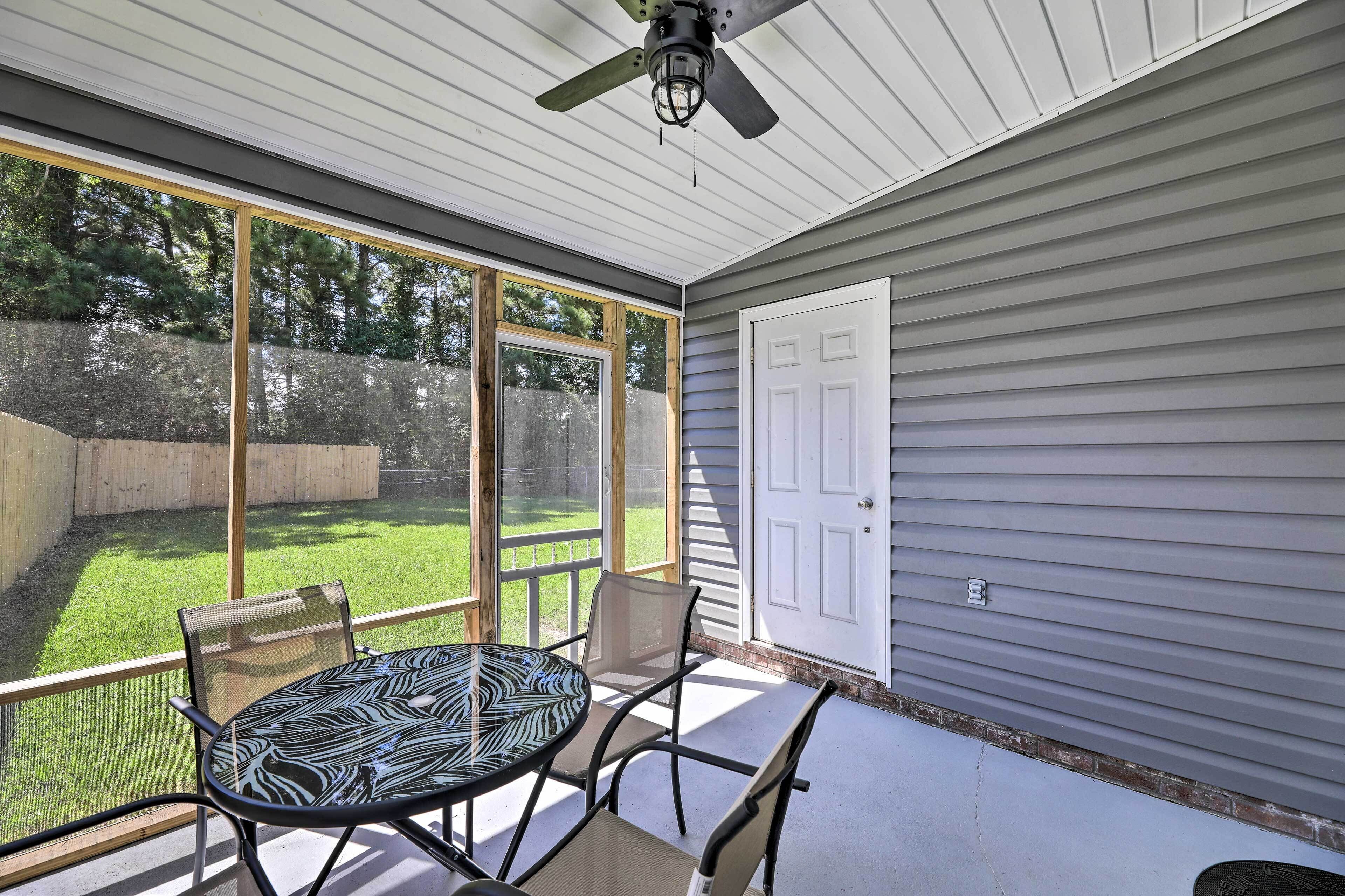 Jacksonville Retreat w/ Yard ~ 16 Mi to Beach