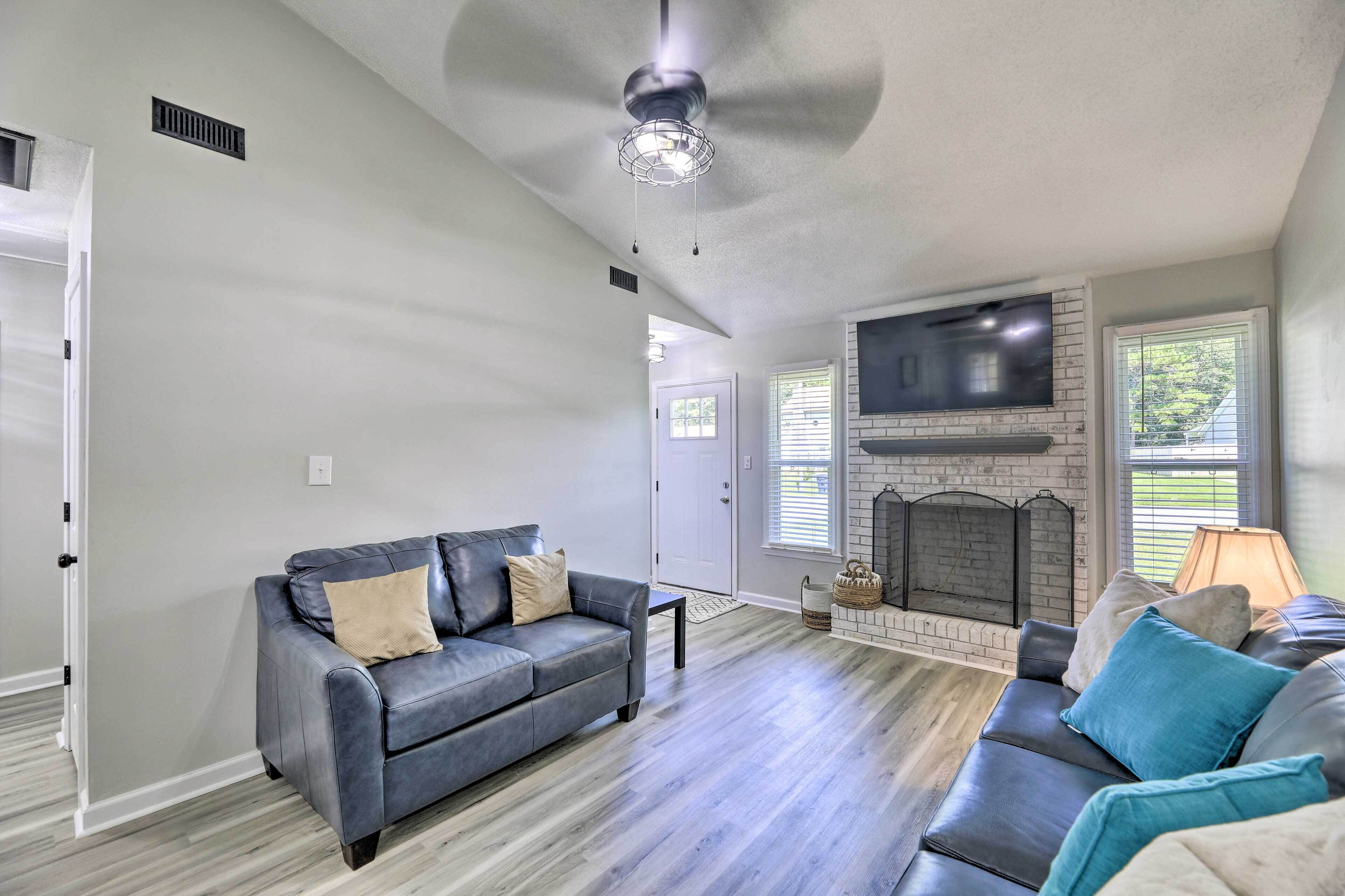 Jacksonville Retreat w/ Yard ~ 16 Mi to Beach