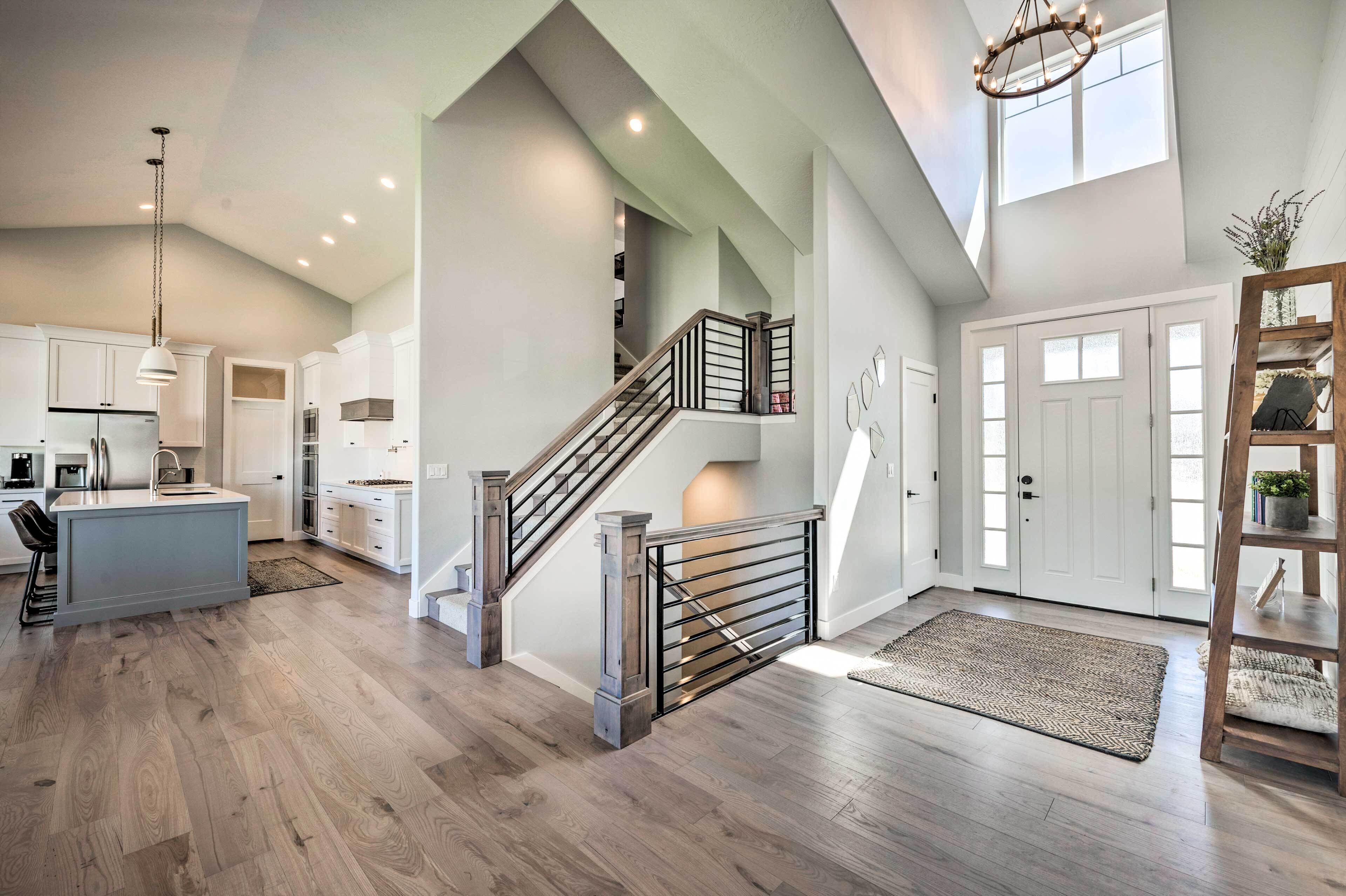 Modern Group-friendly Home, 15 Mi to Downtown Slc!