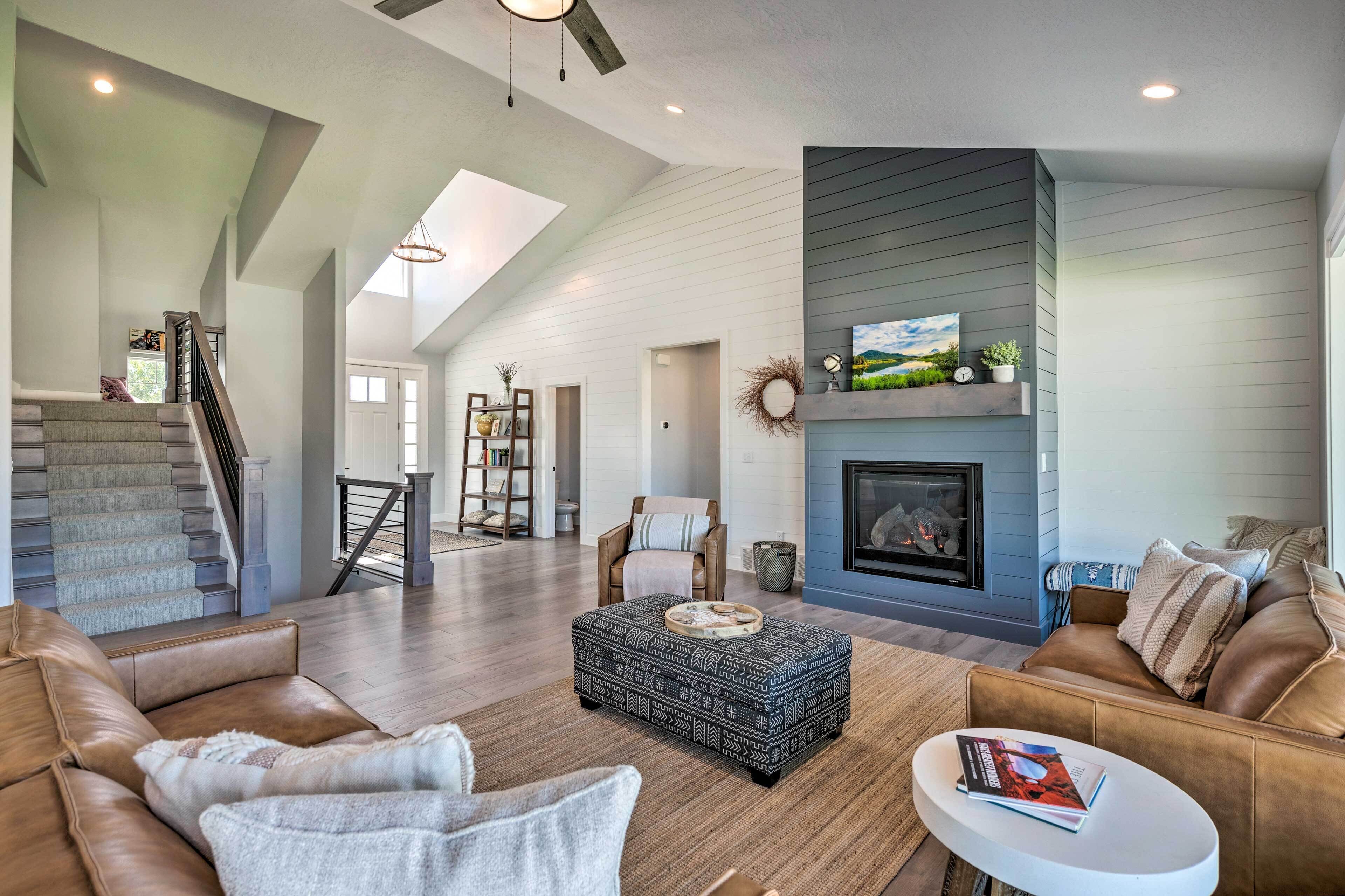 Modern Group-friendly Home, 15 Mi to Downtown Slc!