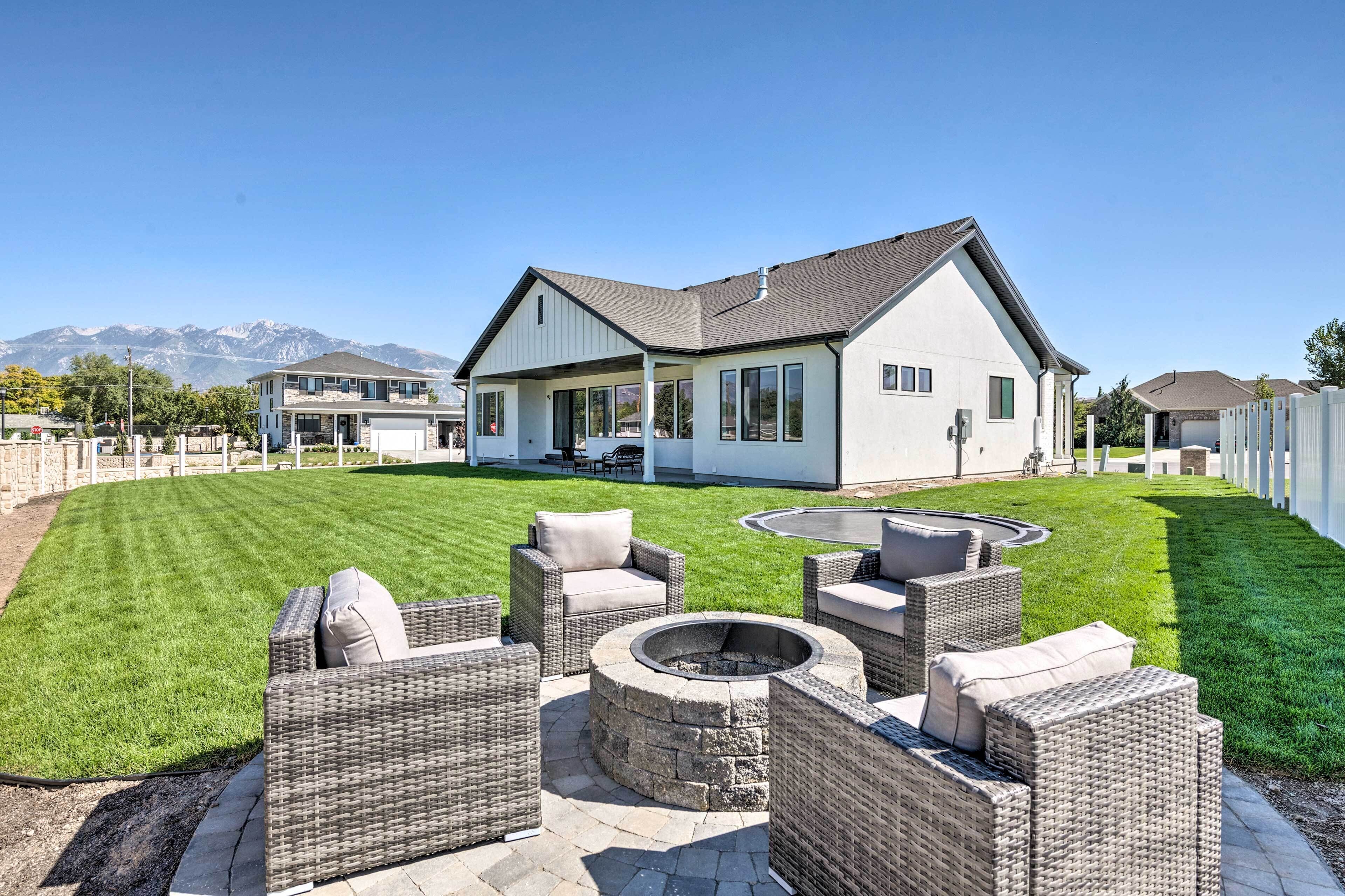 Modern Group-friendly Home, 15 Mi to Downtown Slc!