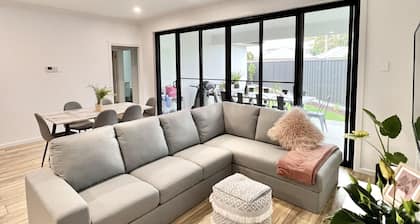 Modern house easy to maintain close to train station, westfield, cafes and beach