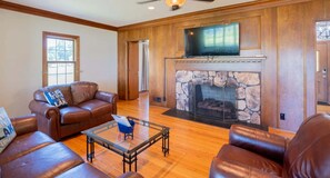 Smart TV, table football, ping pong - Lake Front 2.20 acre estate  Private boat launch with pier (Johnsburg)