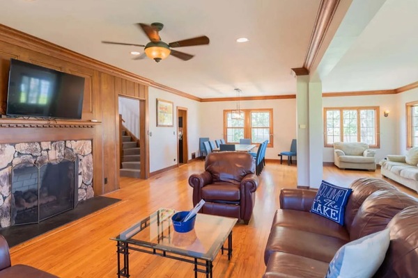 Téléviseur connecté, table de baby-foot, table de ping-pong