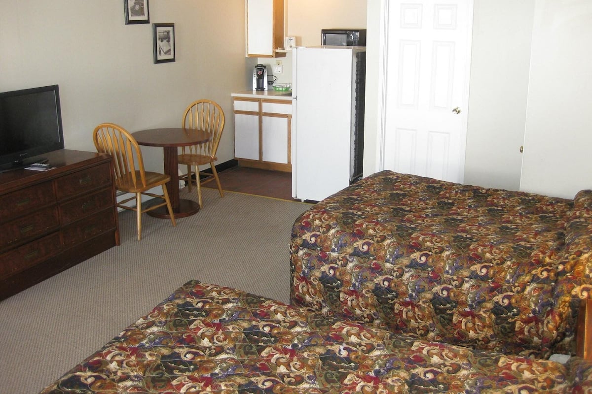 1 bedroom, in-room safe, blackout curtains, soundproofing